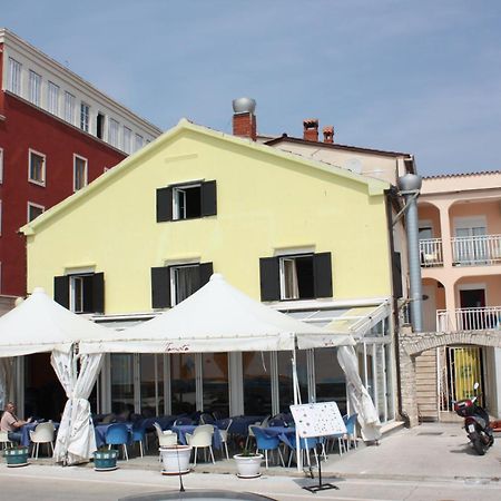 Apartments Tomato Новиград Екстериор снимка