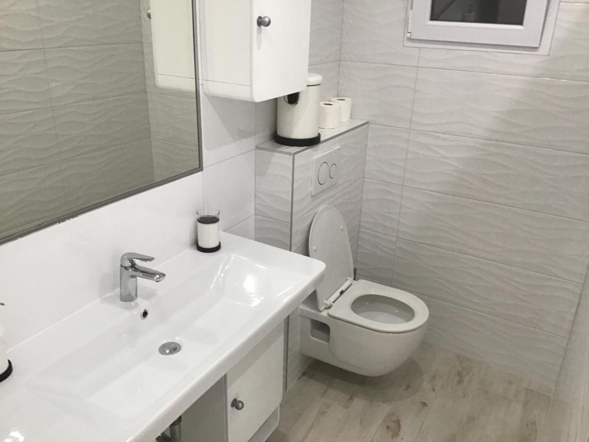 Apartments Tomato Новиград Екстериор снимка