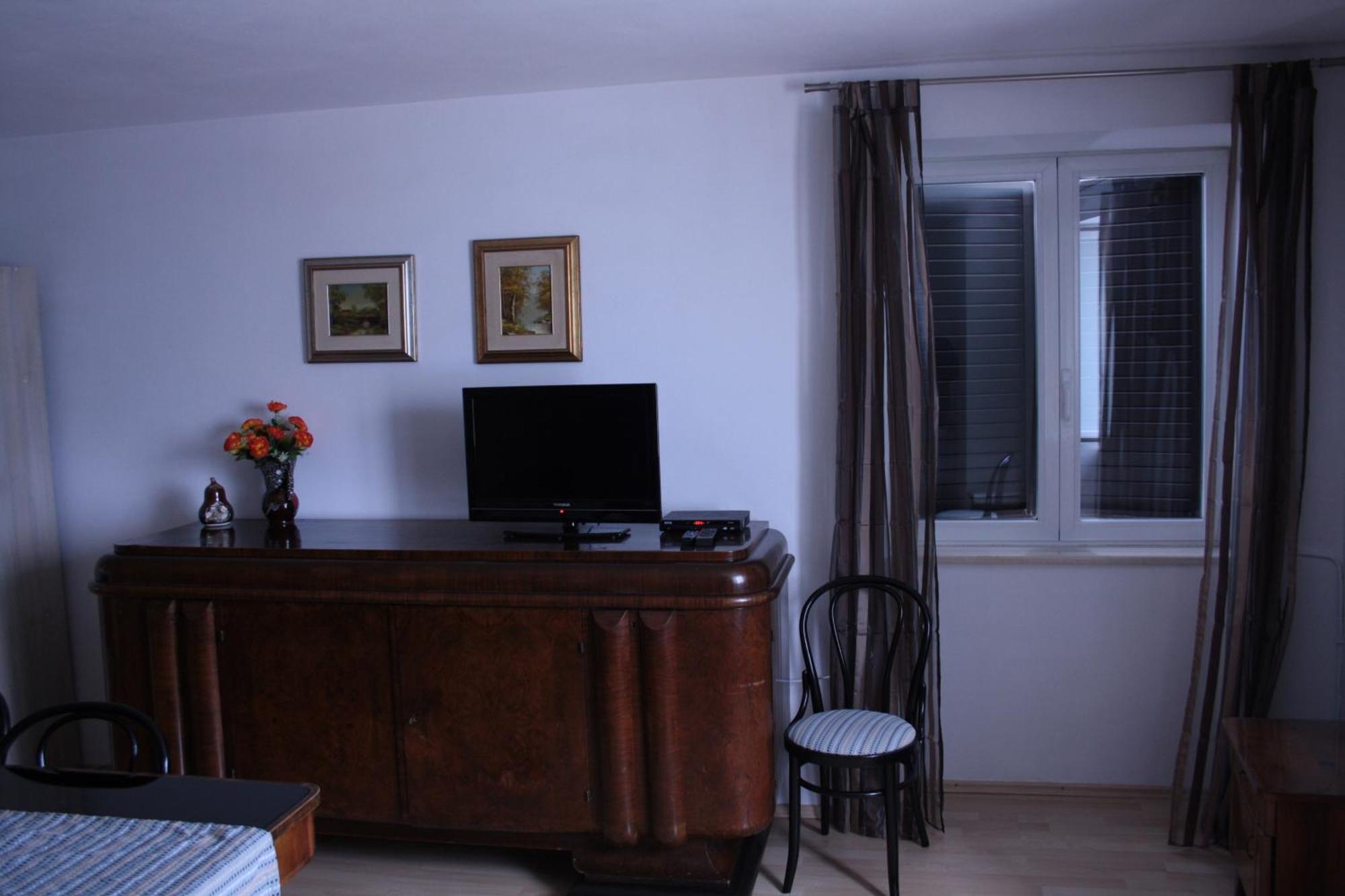 Apartments Tomato Новиград Екстериор снимка