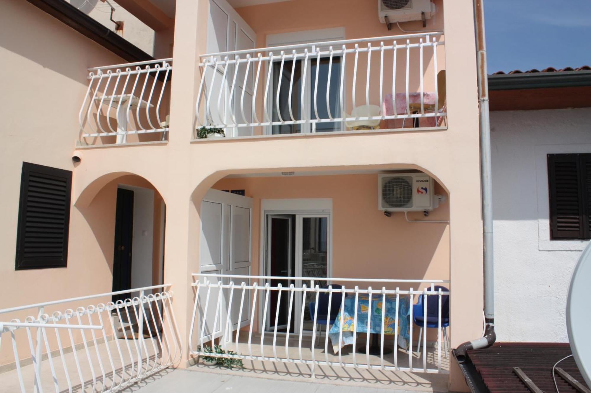 Apartments Tomato Новиград Екстериор снимка