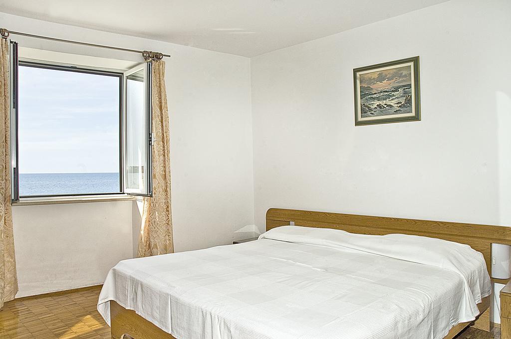 Apartments Tomato Новиград Екстериор снимка