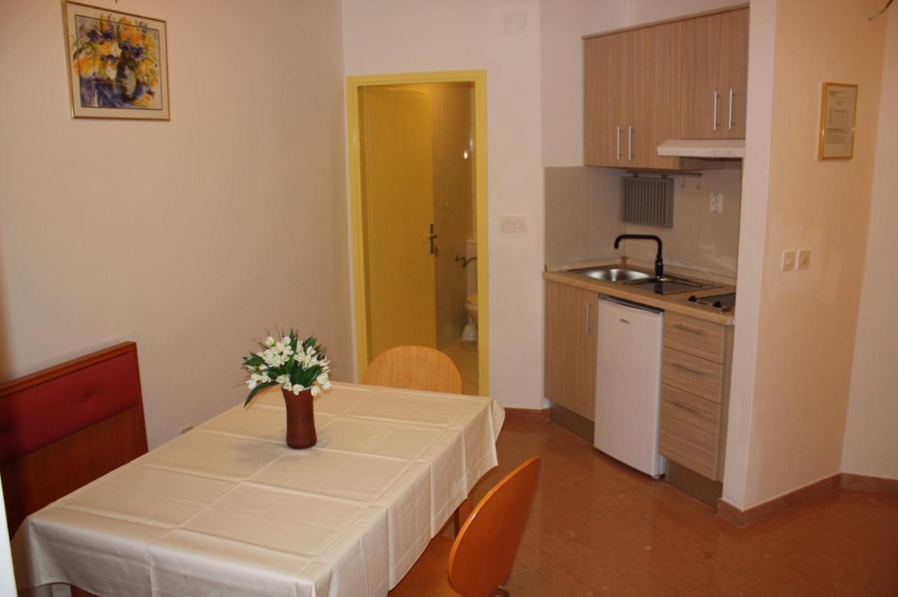 Apartments Tomato Новиград Екстериор снимка